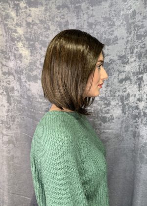 Парик удлиненный боб (вид сбоку)